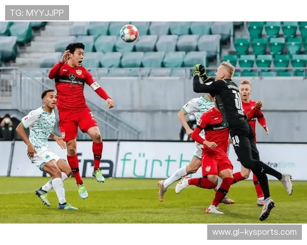 弗赖堡趁虚而入，淘汰了德国足协杯赛的对手，弗赖堡对拜仁慕尼黑