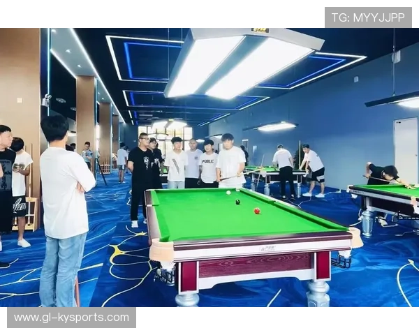 台球比赛现场表演精彩纷呈，观众久久不愿离去，台球比赛简单规则